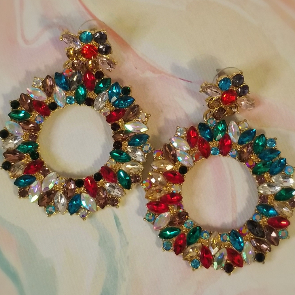 Eye Candy Glass Dangle Earrings 16$